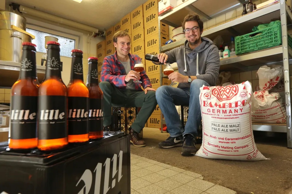 Two model founders: Florian Scheske (left) and Max Kuehl Kiel are owners of the Kiel brewery