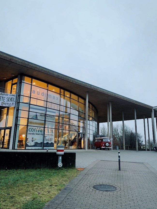 The conVenture and its start-up pier in the foyer of Flensburg’s audimax lecture theatre. (photo credit: Jordt)