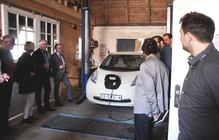 Group of people looking at the IO-Dynamics car